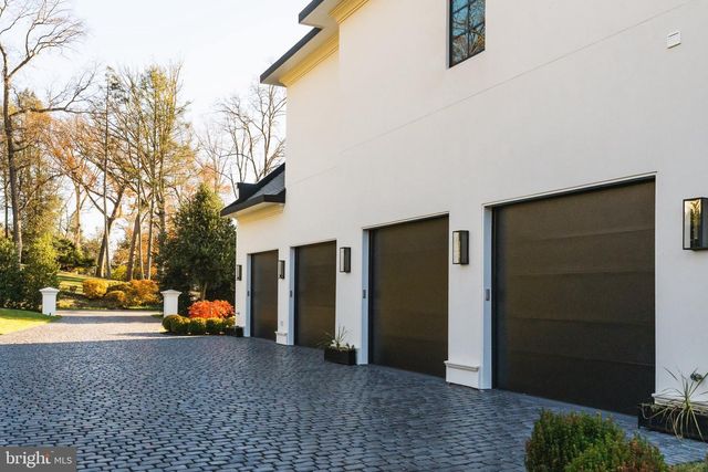 1102 CHAIN BRIDGE RD, Mclean, VA 22101