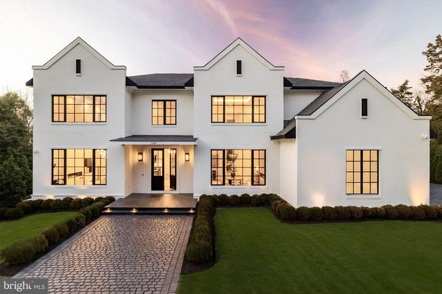 1102 CHAIN BRIDGE RD, Mclean, VA 22101