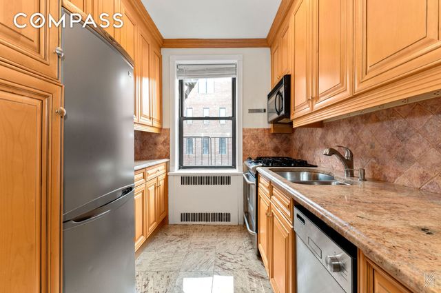 2540 31st Ave Apt 6E, New York City, NY 11106