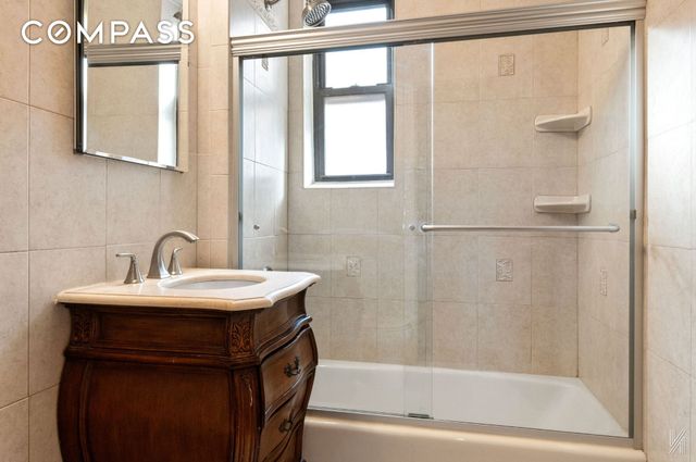 2540 31st Ave Apt 6E, New York City, NY 11106