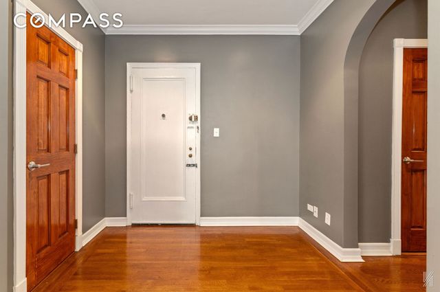 2540 31st Ave Apt 6E, New York City, NY 11106