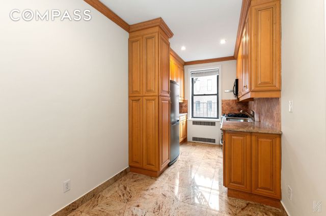 2540 31st Ave Apt 6E, New York City, NY 11106