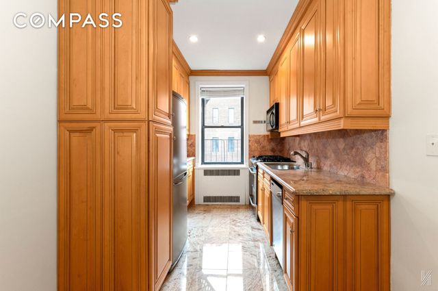 2540 31st Ave Apt 6E, New York City, NY 11106