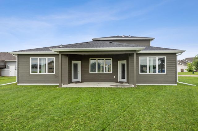 1029 44th Avenue S, Moorhead, MN 56560