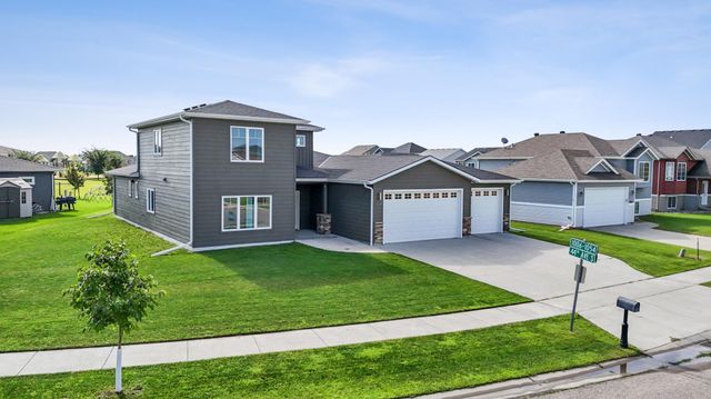 1029 44th Avenue S, Moorhead, MN 56560