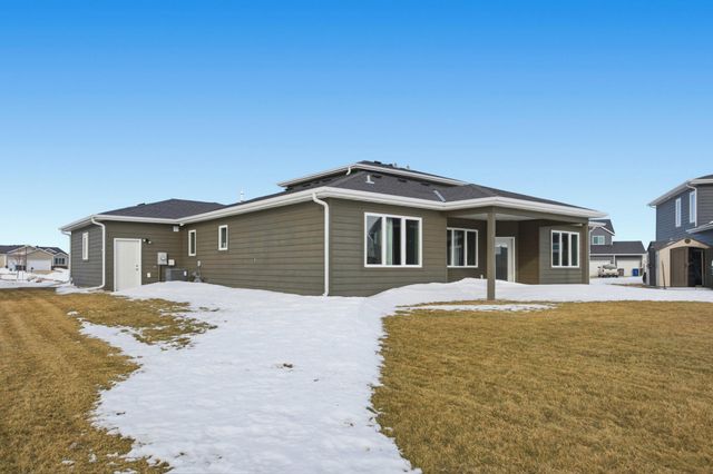 1029 44th Avenue S, Moorhead, MN 56560
