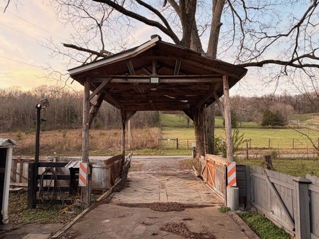 652 Ella West Cir, Lynnville, TN 38472