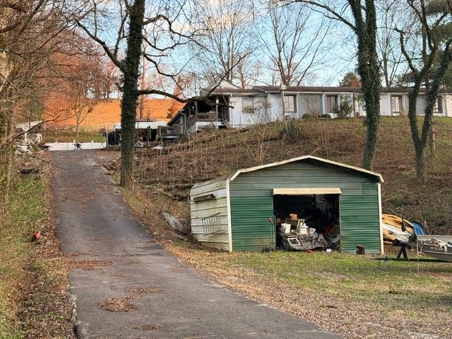 652 Ella West Cir, Lynnville, TN 38472