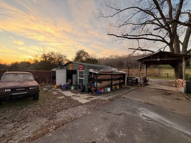 652 Ella West Cir, Lynnville, TN 38472