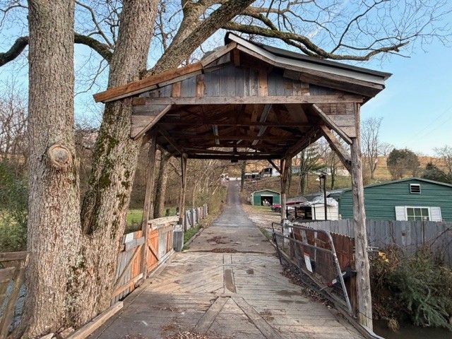 652 Ella West Cir, Lynnville, TN 38472