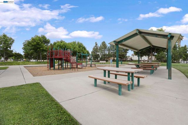 4323 Lennox Ln, Tracy, CA 95377