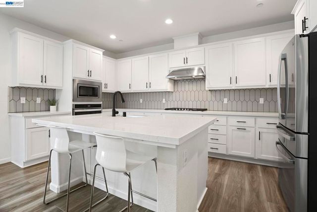 4323 Lennox Ln, Tracy, CA 95377