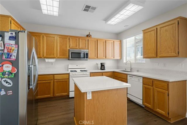 7364 Meade Court, Fontana, CA 92336