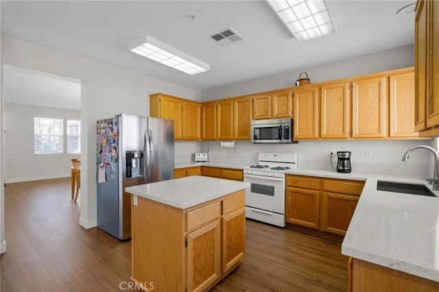 7364 Meade Court, Fontana, CA 92336