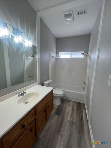 5899 Denmans Loop, Belton, TX 76513