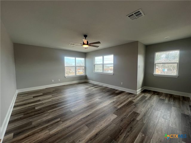 5899 Denmans Loop, Belton, TX 76513