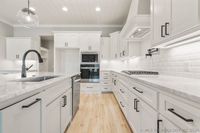 6705 S Fir Avenue, Broken Arrow, OK 74011