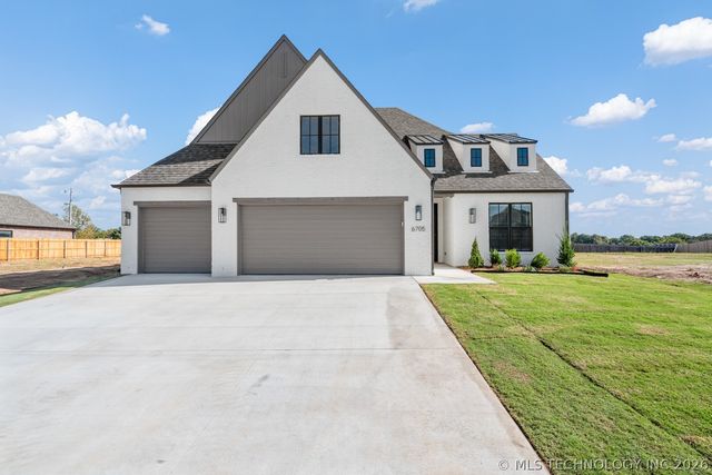 6705 S Fir Avenue, Broken Arrow, OK 74011