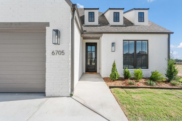 6705 S Fir Avenue, Broken Arrow, OK 74011