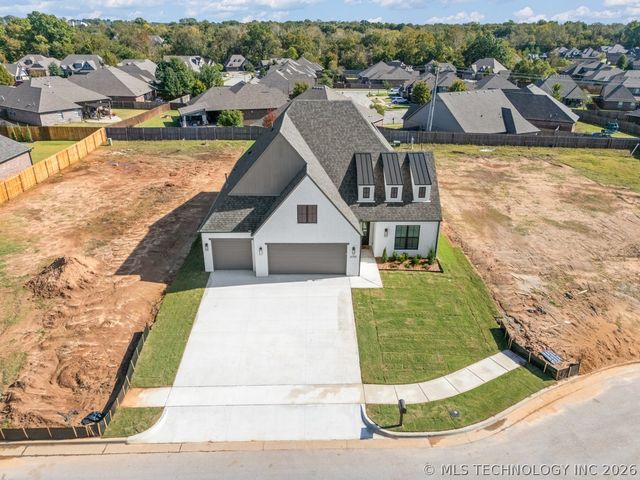 6705 S Fir Avenue, Broken Arrow, OK 74011