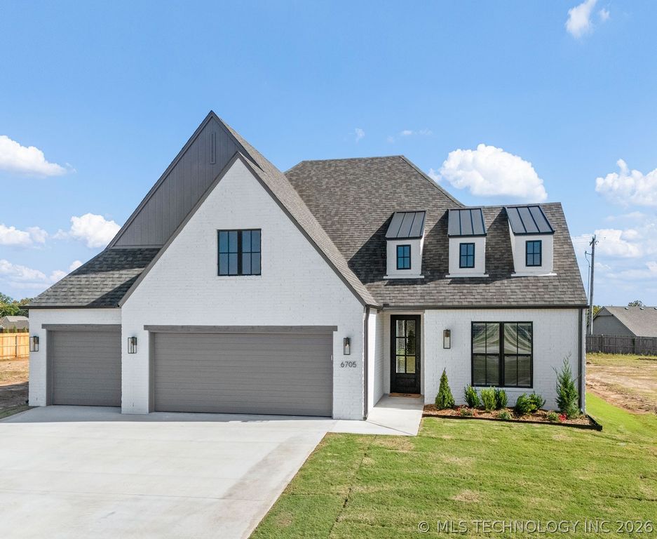 6705 S Fir Avenue, Broken Arrow, OK 74011