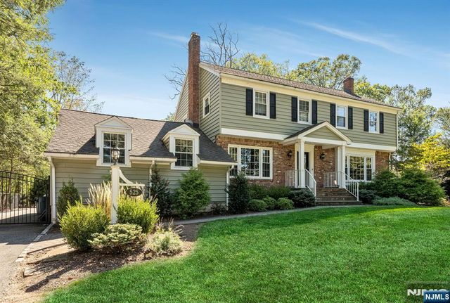 525 Pines Lake Drive, Wayne, NJ 07470