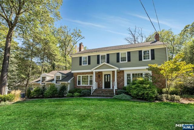 525 Pines Lake Drive, Wayne, NJ 07470