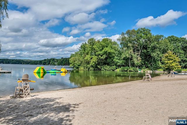 525 Pines Lake Drive, Wayne, NJ 07470