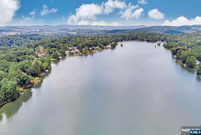 525 Pines Lake Drive, Wayne, NJ 07470