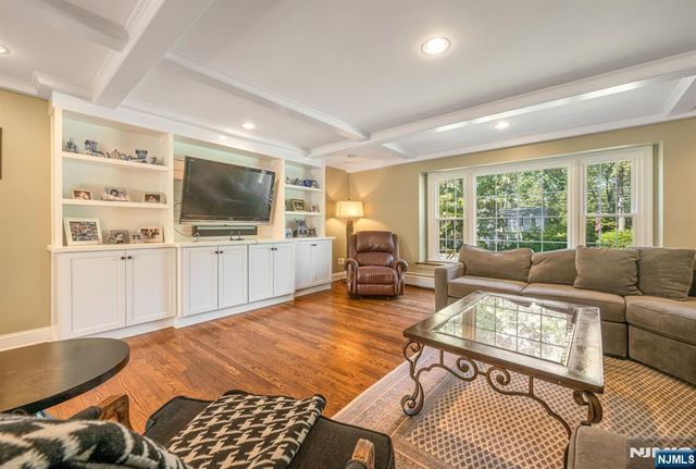 525 Pines Lake Drive, Wayne, NJ 07470