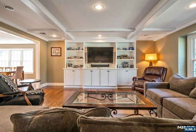 525 Pines Lake Drive, Wayne, NJ 07470