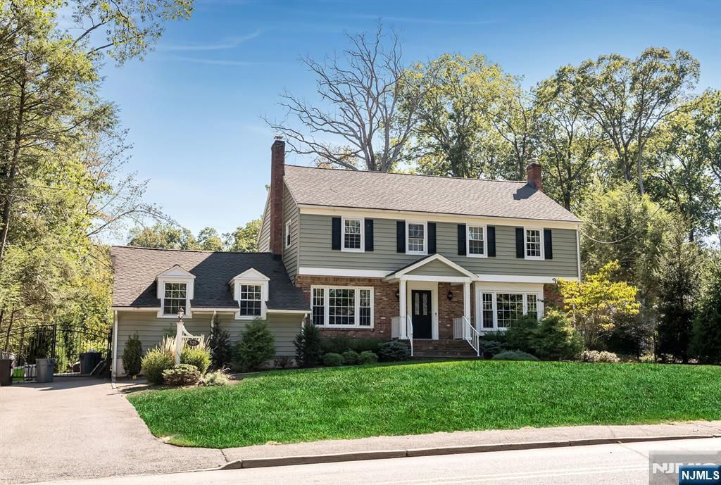 525 Pines Lake Drive, Wayne, NJ 07470