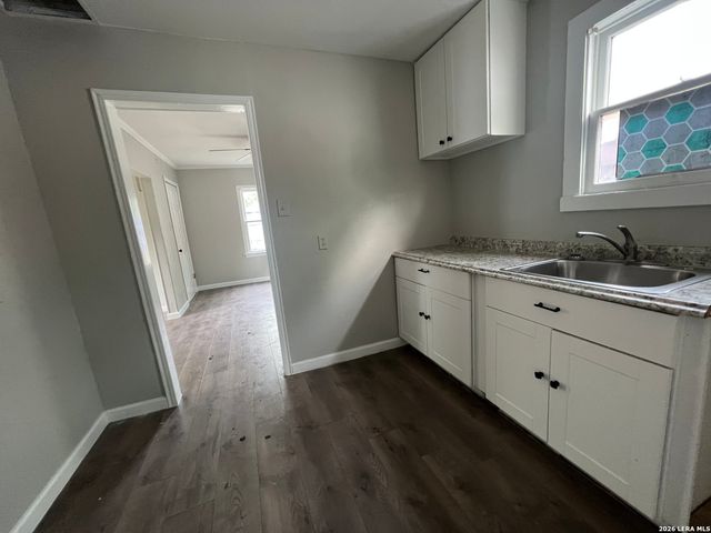 1506 S Elmendorf, San Antonio, TX 78207