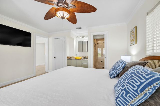 2277 SE 15th St, Pompano Beach, FL 33062