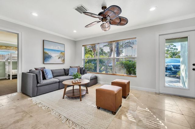 2277 SE 15th St, Pompano Beach, FL 33062