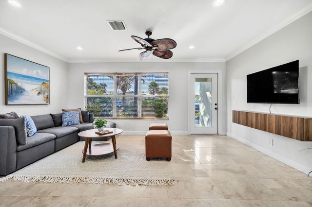 2277 SE 15th St, Pompano Beach, FL 33062