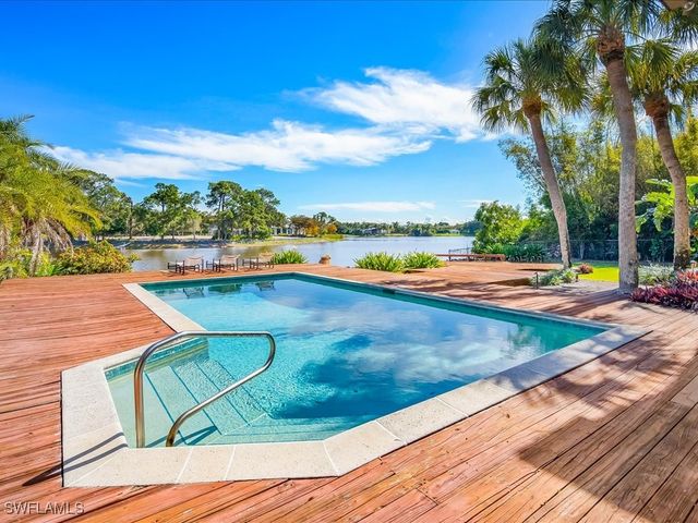 154 Cajeput DR, Naples, FL 34108