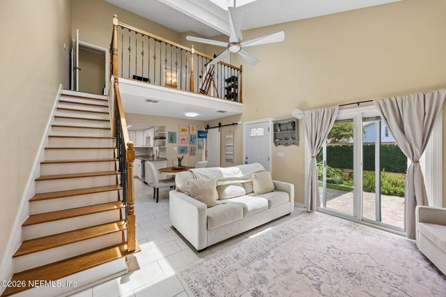 2201 E CHALLENGER Court E 2201, Jacksonville, FL 32233