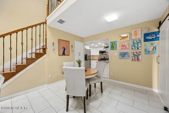 2201 E CHALLENGER Court E 2201, Jacksonville, FL 32233