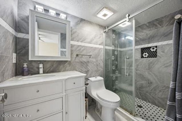2201 E CHALLENGER Court E 2201, Jacksonville, FL 32233