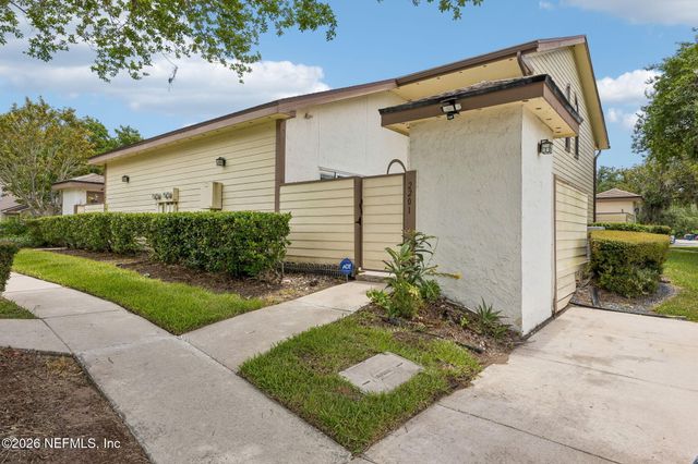 2201 E CHALLENGER Court E 2201, Jacksonville, FL 32233