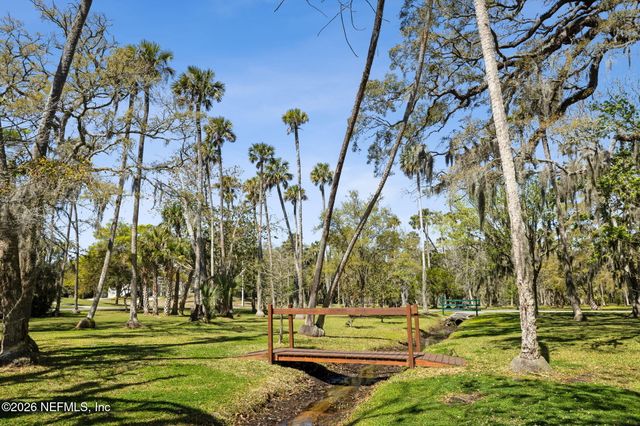 2201 E CHALLENGER Court E 2201, Jacksonville, FL 32233