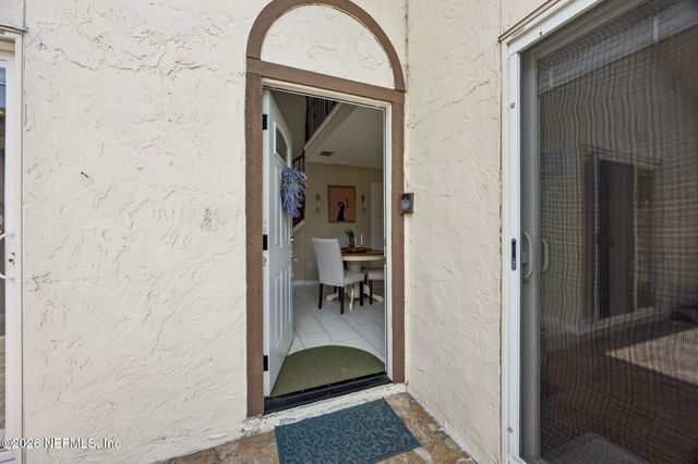 2201 E CHALLENGER Court E 2201, Jacksonville, FL 32233