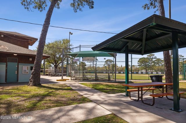 2201 E CHALLENGER Court E 2201, Jacksonville, FL 32233