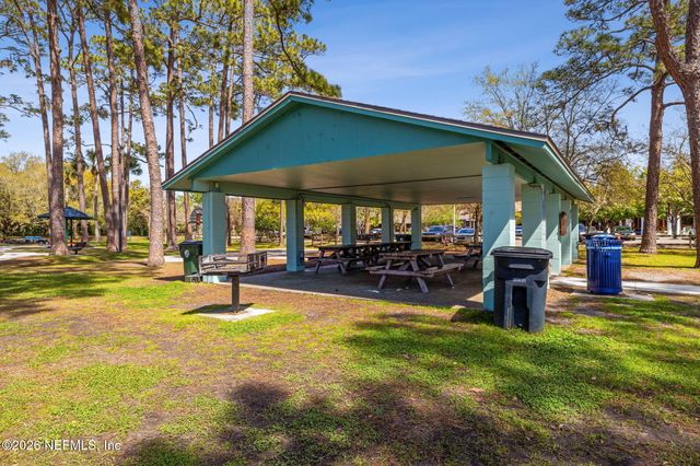 2201 E CHALLENGER Court E 2201, Jacksonville, FL 32233