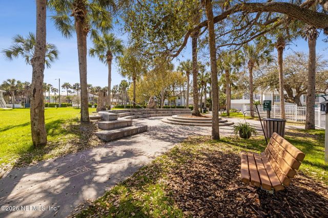 2201 E CHALLENGER Court E 2201, Jacksonville, FL 32233