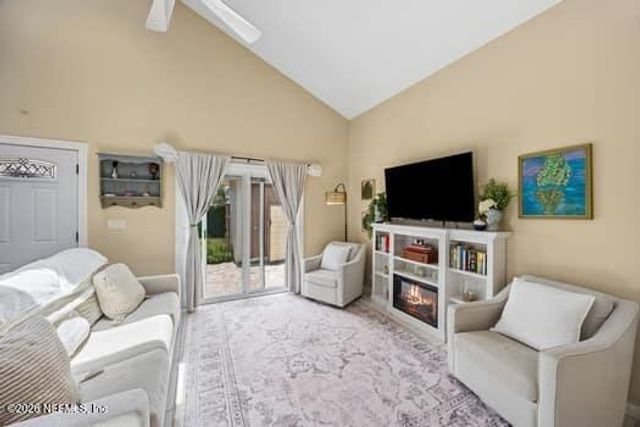 2201 E CHALLENGER Court E 2201, Jacksonville, FL 32233