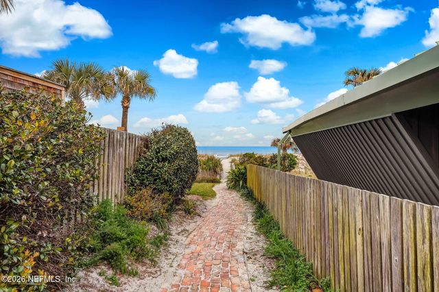 2201 E CHALLENGER Court E 2201, Jacksonville, FL 32233