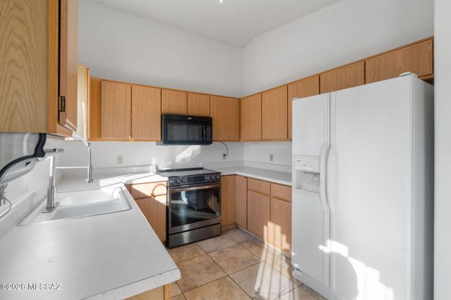 8986 E Weyburn Drive, Tucson, AZ 85730