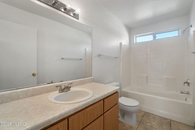 8986 E Weyburn Drive, Tucson, AZ 85730